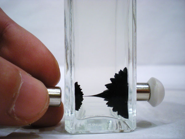 Nanodrops ferrofluid desk toy